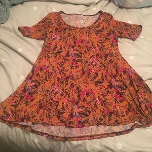 Lula roe xs perfect tee